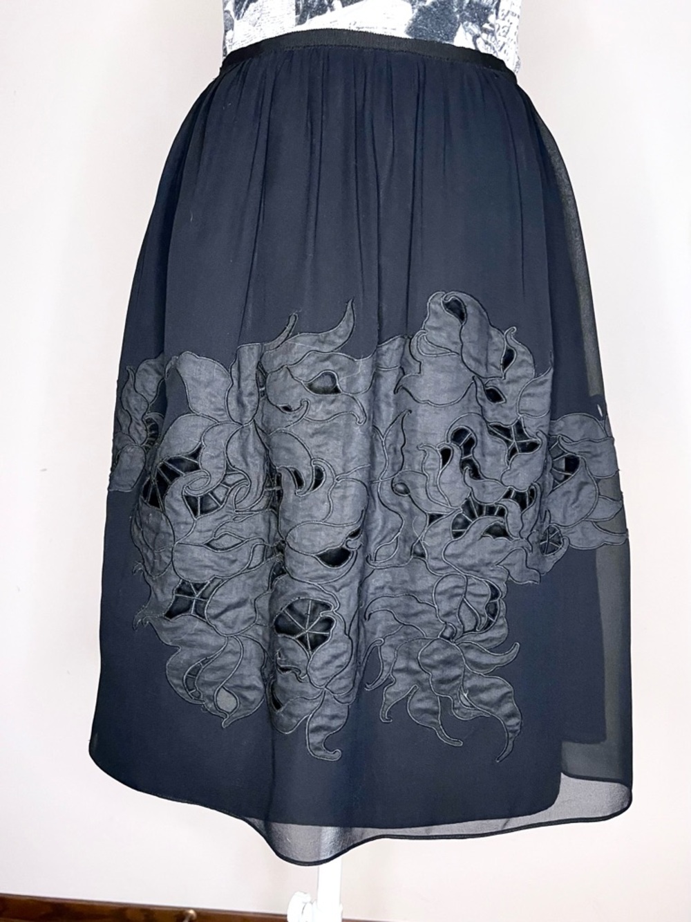 Vivienne Tam Silk Appliqué Cutwork Skirt Sheer Overlay Black Lined Knee Length